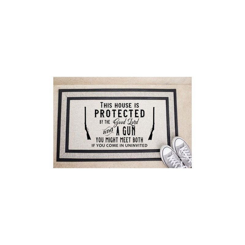 THIS HOUSE IS PROTECTED BY THE GOOD LORD AND A GUN DOOR MAT 18 X 30